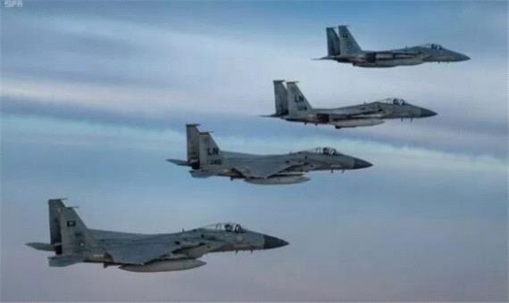 پرواز مشترک جنگنده‌های عربستانی و آمریکایی بر فراز منطقه خلیج فارس