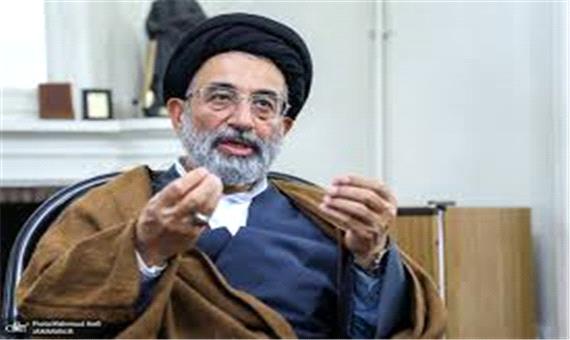 موسوی‌لاری:‌ احمدی‌نژاد چراغ سبزهایی دریافت کرده است