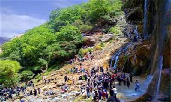 آبشاری زیبا در دل طبیعت ایران