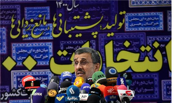 مشاور سابق هاشمی: احمدی نژاد تمام شده است