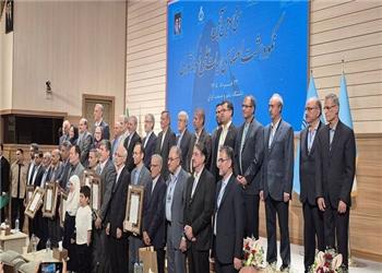 اساتید نمونه کشوری و اساتید شهید جنگهای اخیر تجلیل شدند