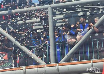 گلباران پیکر مطهر رهبر شهید انقلاب توسط دانشجویان